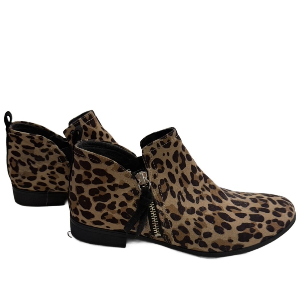 Dr. Scholl's Leopard Pattern Ankle Boots with Black Accents. Size 7